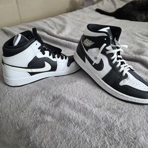 Nike Air Jordan 1 Mid - Black/White Men's Sneakers